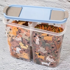 Porta Ração Pote Guarda Tudo Dueto Pet Capacidade de 2,4 kg Container de Ração Estampado Gatos e Cachorros Com Divisória Azul Plasútil