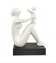 Escultura Mulher Família