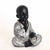 Monge meditando com traje prata