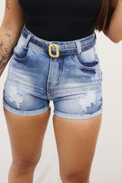 Short Mom Destroyed Com Cinto em Jeans Contraste - comprar online