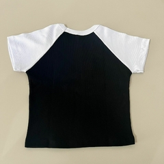 BLUSA CROPPED COM LETTERING NYC BROOKLYN BICOLOR PRETO/BRANCO na internet