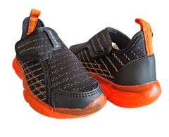 TENIS INF. MASC. MASC PÉ COM PÉ BUBBLE LED PRETO LARANJA