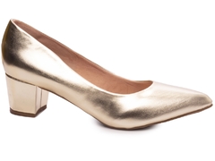 Scarpin Arrasadora: Luxo em Napa Dourada | Salto Bloco 5,5cm | Coleção FINEST