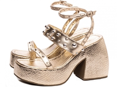 Anabela Feminina: Napa Dourado, Fivela Prata, Plataforma 11cm - Coleção Verão - comprar online