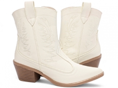 Bota Texana Country Cano Baixo | Elegância e Conforto em Napa Off White com Bordados - comprar online