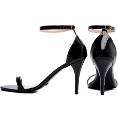 Sandalia Gisele em Verniz Preto Salto Fino 9.5cm Elegancia e Altura - comprar online