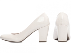 Scarpin Bico Redondo Estilo Boneca Salto 7,5cm | Estilo em Verniz Off White - comprar online