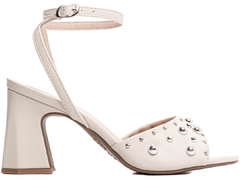 Sandalia Feminina: Napa Off White, Fivela Prata, Conforto - loja online