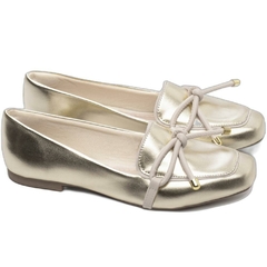 Brilho e Conforto em Perfeita Harmonia Mocassim Feminino Rasteiro Napa Ouro Light e Off Wh - loja online