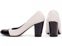 Scarpin Boneca Bico Redondo Inovador Salto 7cm em Off White - comprar online