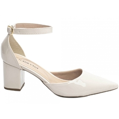 Scarpin Salto 6.5cm Fechado Atras Glamour Verniz em Off White