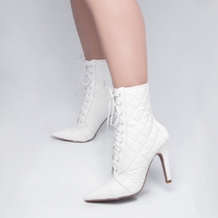 Bota Feminina Bico Fino Matelassê Salto 10cm Fino Branco - comprar online