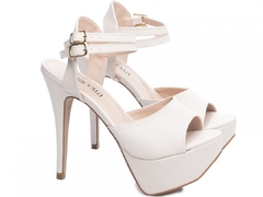 Sandália Meia Pata Feminina: Napa Off White | Fivela Dourada | Salto 13cm | Elegância Total - loja online