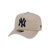 Boné New Era NY New York Yankees 9Forty Snapback Bege