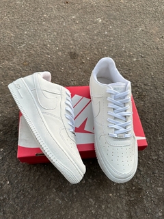 AIR FORCE 1 TRIPLE WHITE - comprar online