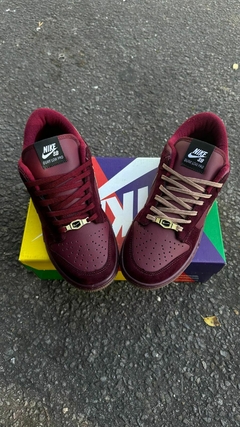 SB DUNK LOW BURGUNDUY en internet