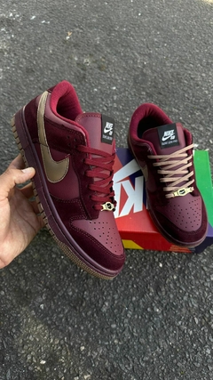 SB DUNK LOW BURGUNDUY