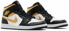 Tênis Air Jordan 1 Mid 'University Gold'