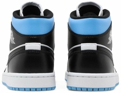 Tênis Wmns Air Jordan 1 Mid 'University Blue' na internet