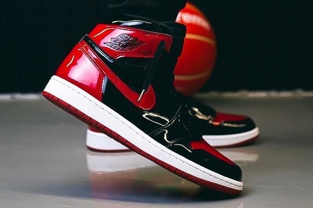 Air jordan 1 top patent black toe