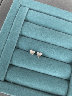 Brinco Coração Liso Delicado em Prata 925 Legítima 0,6 cm - comprar online