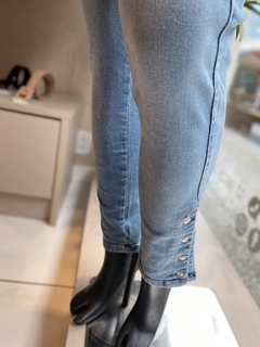 Calça Jeans Claro Botões na internet
