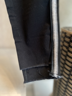 Calça Capri Jeans Preta na internet