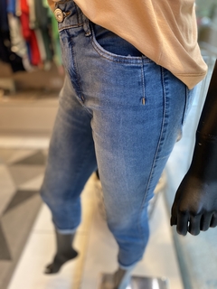 Calça Capri Jeans Claro - comprar online