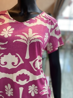 Blusa Malha Fria Estampa Rosa - comprar online