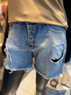 Short Jeans Destroyed na internet
