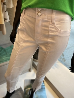 Calça Capri Jeans Branca na internet