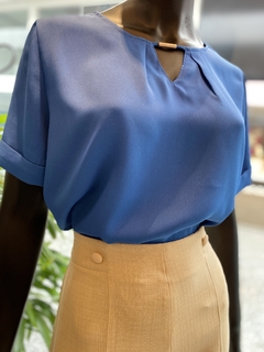 Blusa Detalhe Decote Azul - comprar online