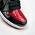Os tênis Air Jordan 1 High - Patent Bred são perfeitos para os amantes de estilo e autenticidade. Com uma combinação clássica de cores em vermelho e preto, esses tênis unissex são verdadeiros ícones de design. Feitos com couro envernizado de alta qualidad