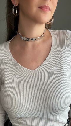 Choker metal martelado metade corrente na internet