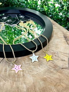 Colar pingente estrela esmaltada