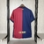 Camisa do FC Barcelona, com as cores azul e grená, exibindo o logo do clube e o patrocínio da Spotify camisa-camisas-blusa-blusas-uniforme-barcelona-i-1-primeira-primeiro-24-25-torcedor-nike-masculina-masculino-vermelho-vermelha-azul