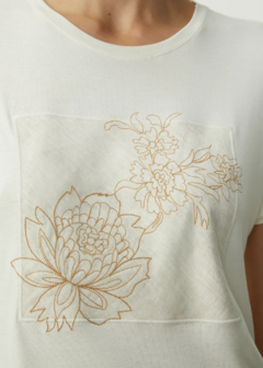 T-shirt Floral Bordado Aplicação - comprar online