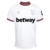 Camisa Reserva do West Ham  na cor predominante Branca para temporada 2023 com escudo bordado no lado esquerdo do peito no lado direito fica a logo da Umbro com gola careca.