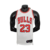 Regata Basquete NBA do Chicago Bulls na cor predominante Branca. na parte da frente escritas em Vermelho, gola careca com detalhes em vermelho e branco, logo da Nike em branco no lado direito do peito, nas costas a personalização em preto e vermelho, logo