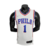 Regata Basquete NBA do Philadelphia 76ers na Cor predominante Branca, com gola em V com detalhes nas cores Azul, Vermelha e Branca, com nomes e números frente e costas na cor Azul, nas laterais tem detalhes em vermelho e azul com três estrelas, a logotipo