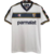 Camisa  retro do Parma da temporada 2002 com o patrocinio da Parmalat com detalhes em azul e preto nas gola, ombro e mangas. seu escudo fica no lado esquerdo do peito em bordado no lado direito a logo do patrocinador. A gala em formato V disigne clássico 