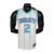 Regata Basquete NBA Charlotte Hornets com a logotipo da Jordan no lado direito  do peito, regata com detalhes nas golas, mangas, nomes, números e linhas na verticais nas cores em Azul. logotipo da NBA nas costas na parte da Nuca.