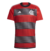 Camisa do Flamengo nas cores tradicionais Vermelha e preto, com escudo no lado esquerdo do peito em bordado, no lado direito a logotipo da Adidas também em bordado, sua gola careca na cor preta.
