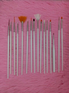 Set de Pinceles Negro/Blanco/Rosa x15u en internet