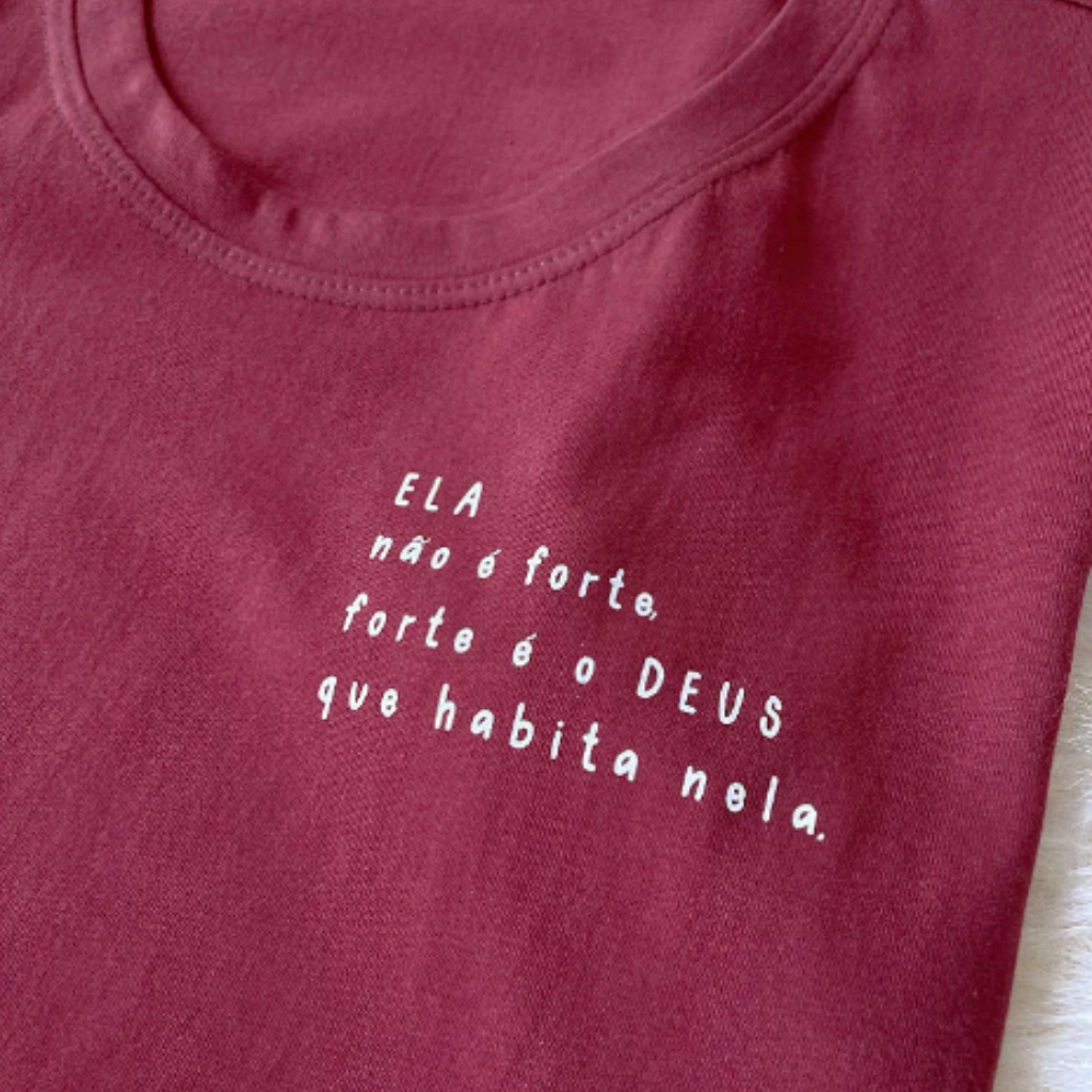 Use Criativa - Fé e gratidão 💓 Quem aí ama T-Shirt com escritas? No nosso  site você confere essa e muitas outras tees lindas. Gostou? Acesse agora  pelo link www.usecriativa.com.br