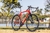 Bicicleta OGGI Velloce Disc 700 com Câmbios Shimano Claris de 16 Velocidades Freio a Disco Shimano Claris Disc e Garfo Rígido Tapered em Fibra de Carbono Vermelho/Preto - loja online