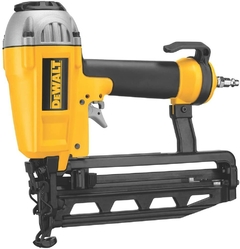 CLAVADORA NEUMÁTICA CALIBRE 16, 1” HASTA 2-1/2” DEWALT D51257K