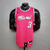 regata-nba-miami-heat-2018-18-2019-19-rosa-earned-edition-uniforme-basquete-camisa-camiseta-original-novo-nova-lancamento-replica-roupa-oficial-edicao-especial-3.webp