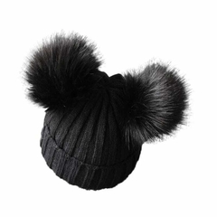 Gorro con dos pompones en internet