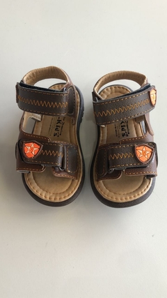 Sandalia camel niño con velcro